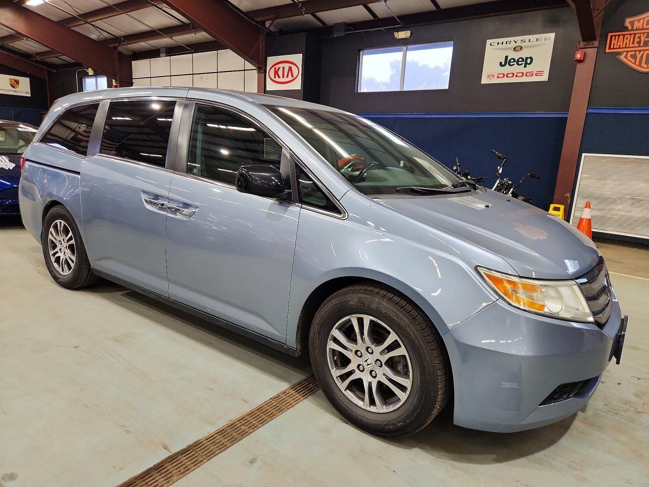 2011 Honda Odyssey Exl Blue vin: 5FNRL5H60BB085513