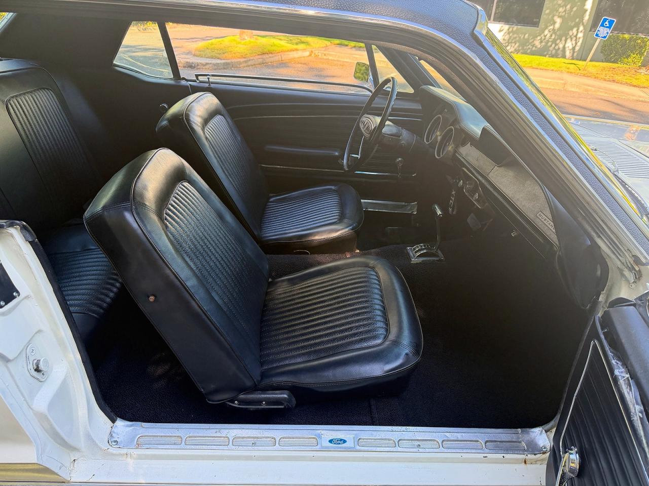 1968 Ford Mustang 2d Two Tone vin: 8R01C108819