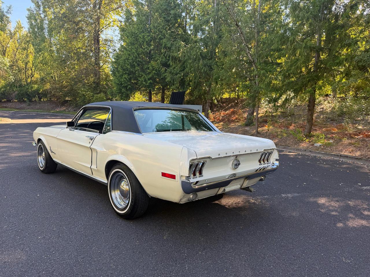 1968 Ford Mustang 2d Two Tone vin: 8R01C108819