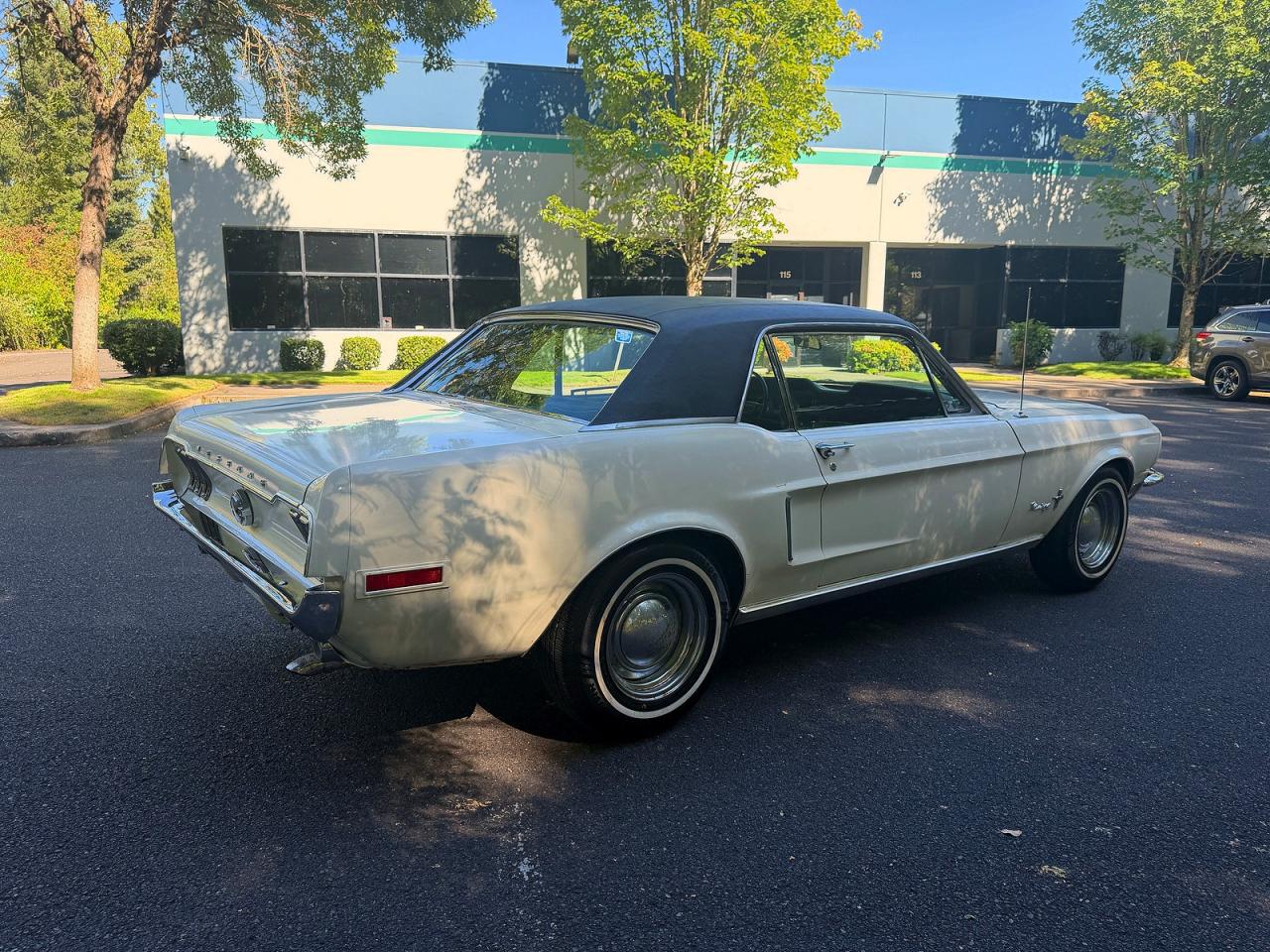 1968 Ford Mustang 2d Two Tone vin: 8R01C108819