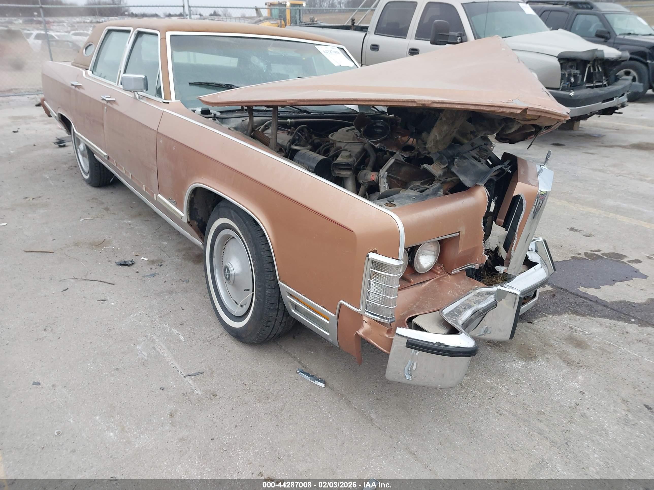 1978 Lincoln Continental   Tan vin: 8Y82S872281      