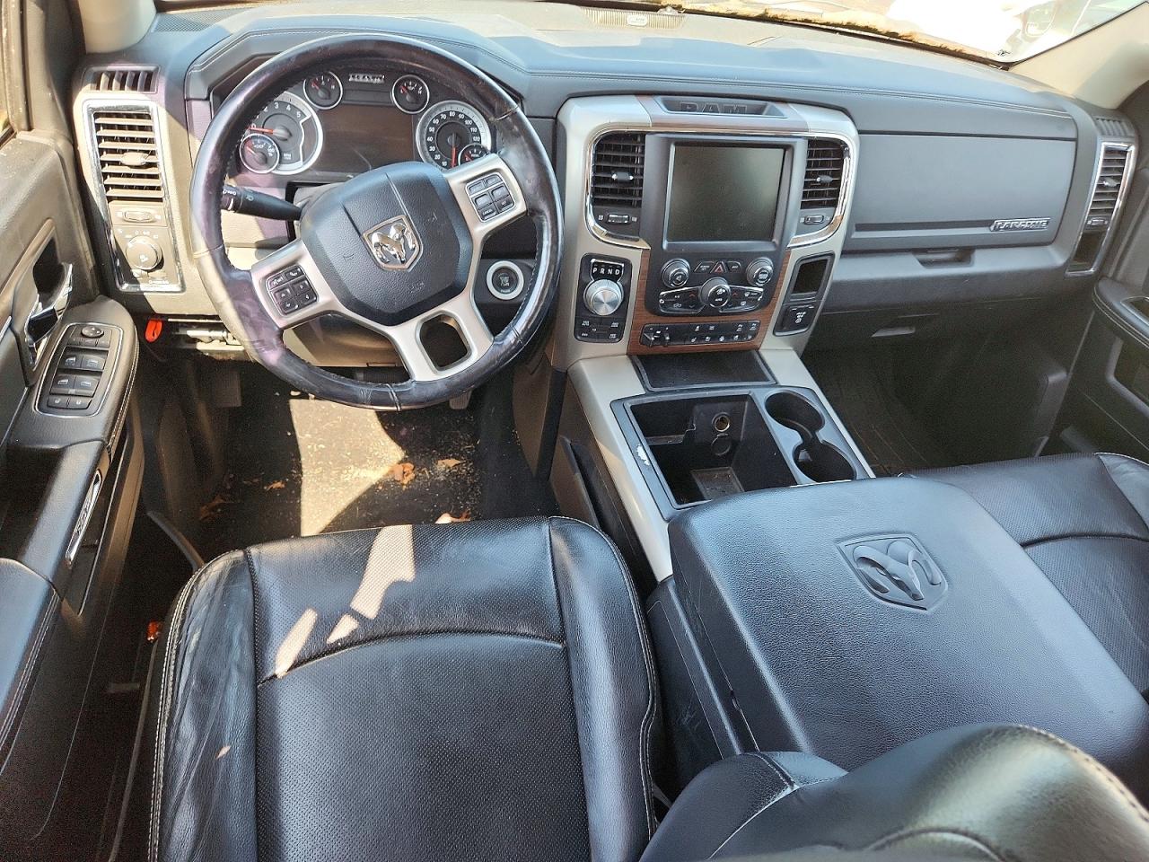 2015 Ram 1500 Laramie Белый vin: 1C6RR7NMXFS531616