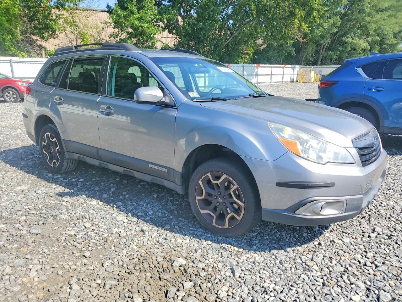 2011 Subaru Outback 2.5i Premium Silver vin: 4S4BRBCCXB3427635