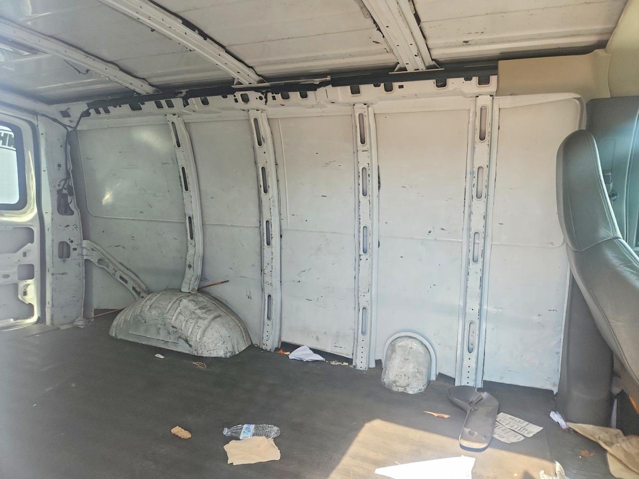 2007 Chevy Express G1500 Cargo ** Pri Fleet ** Белый vin: 1GCFG15X371149556