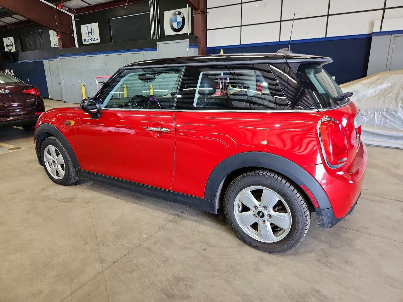2015 Mini Cooper Red vin: WMWXM5C55F3A97341