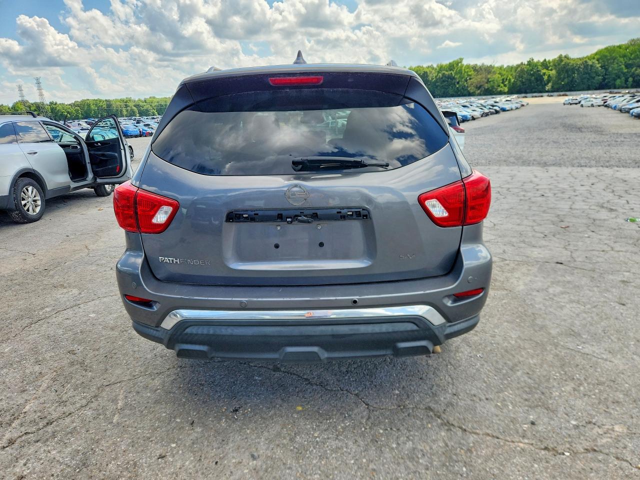 2019 Nissan Pathfinder Sv Gray vin: 5N1DR2MN8KC627566