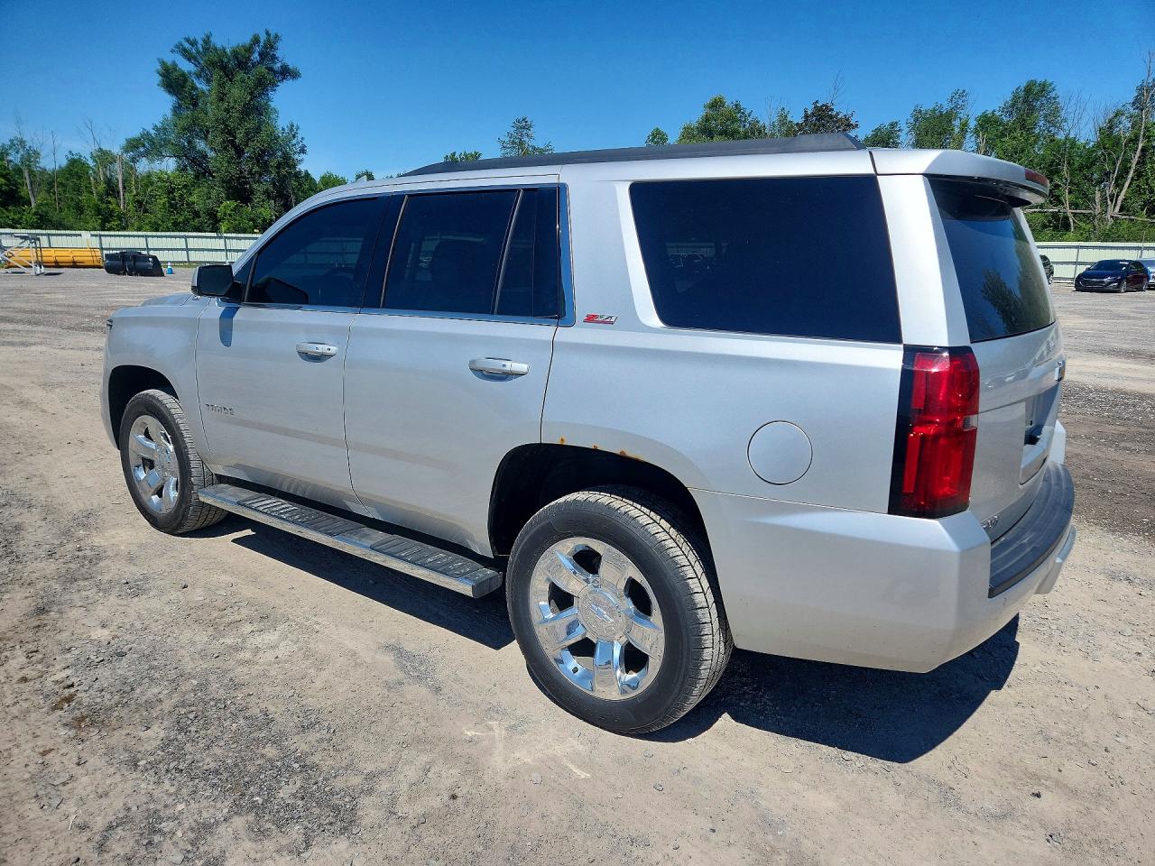 2015 Chevrolet Tahoe K1500 Lt Серебряный vin: 1GNSKBKC2FR727187