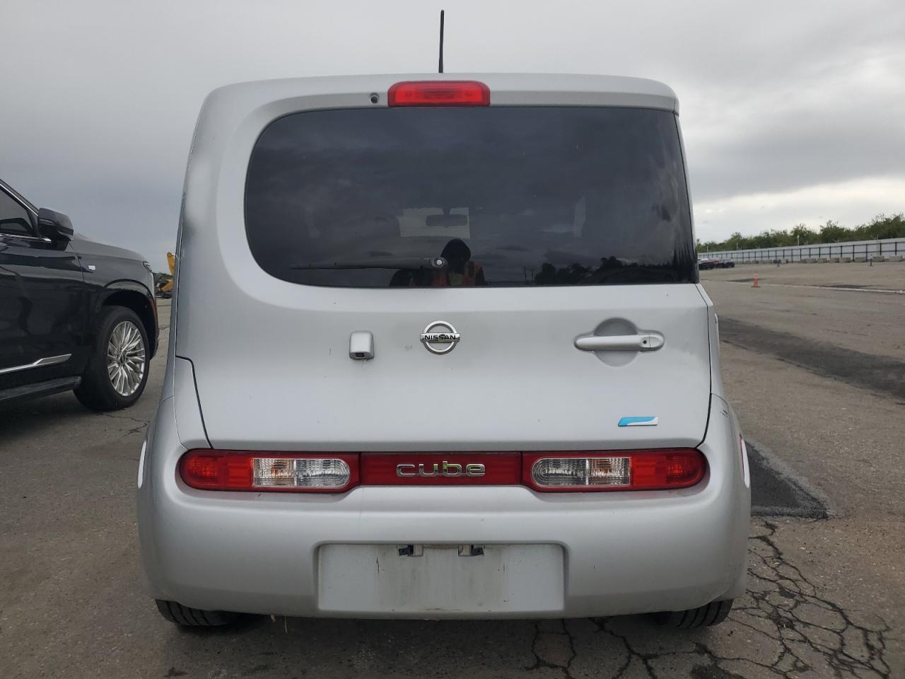 2014 Niss Cube Серебряный vin: JN8AZ2KR6ET351281