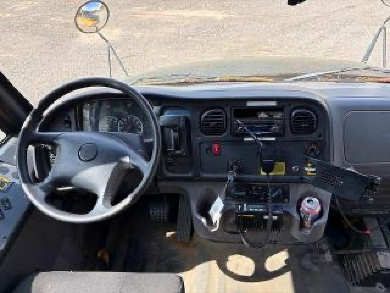 2015 Freightliner Chassis B2b Yellow vin: 4uzabpdu9fcgl9813