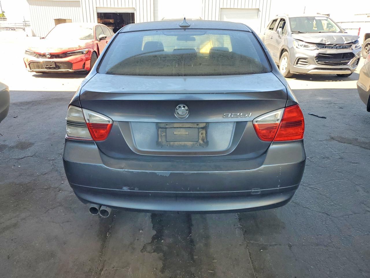 2006 Bmw 325 I Серый vin: WBAVB13556KR62222