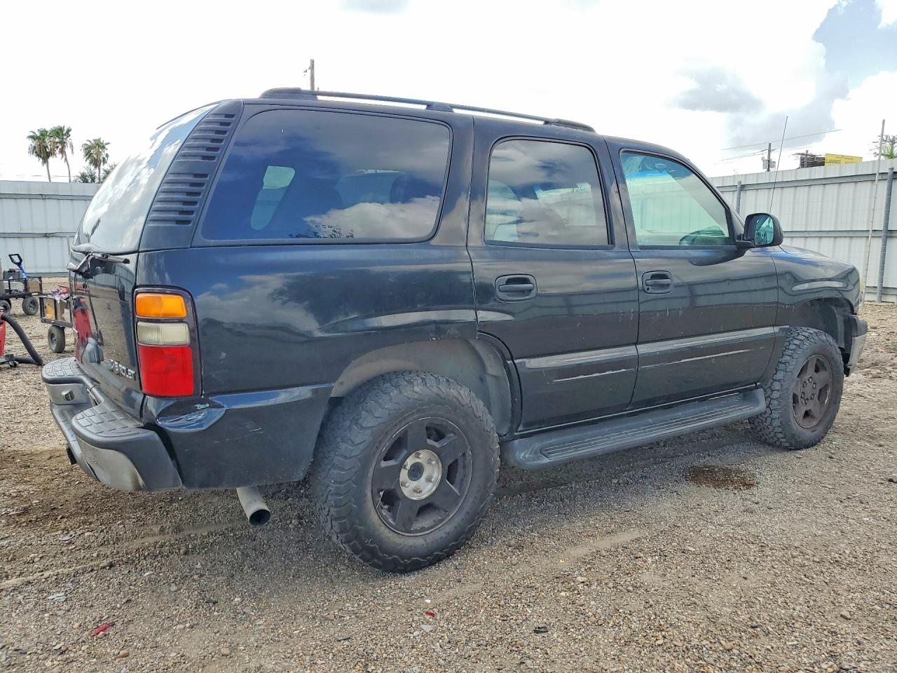 2004 Chevrolet Tahoe C1500 Черный vin: 1GNEC13V34R321355