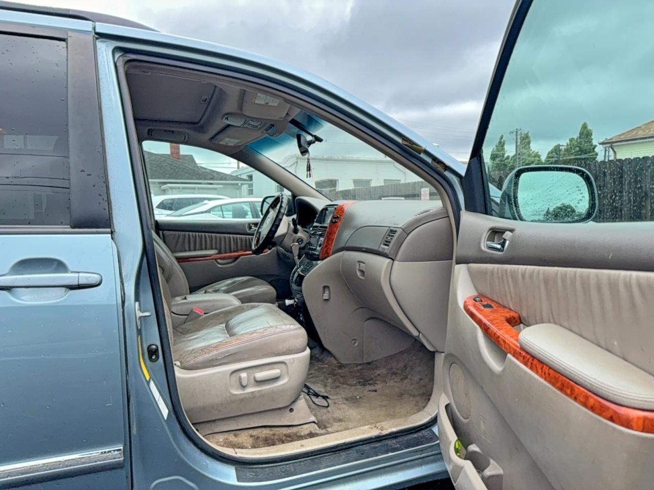 2007 Toyota Sienna Xle Limited 7-passenger Green vin: 5TDBK22C37S000555