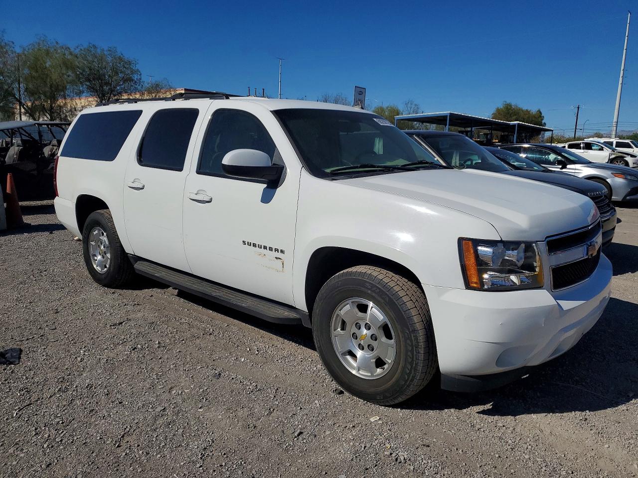 2010 Chevrolet Suburban C1500 Ls White vin: 1GNUCHE02AR172048
