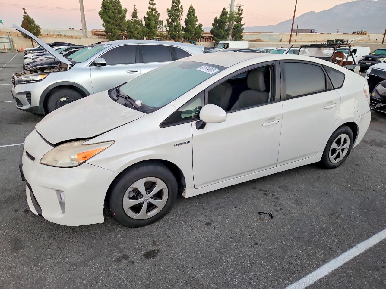 2014 Toyota Prius Two White vin: JTDKN3DU6E1759505