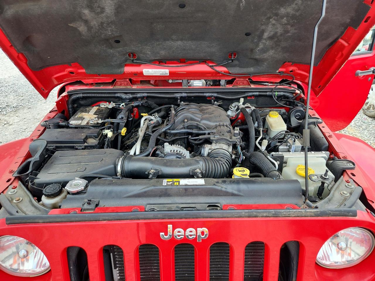 2015 Jeep Wrangler Unlimited Sahara Maroon vin: 1C4BJWEG5FL697946