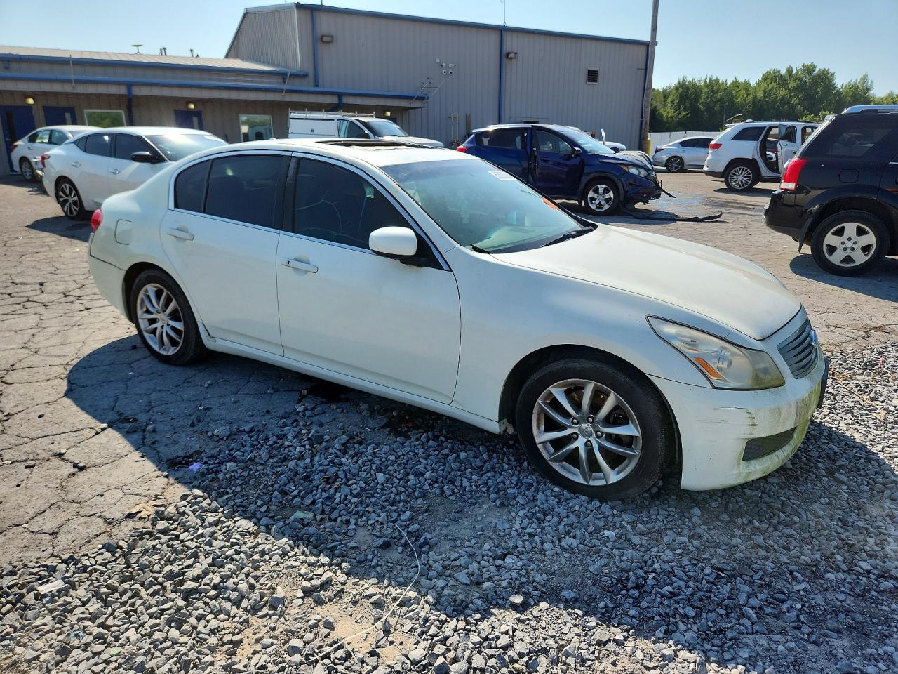 2008 Infiniti G35 Base White vin: JNKBV61E68M211505