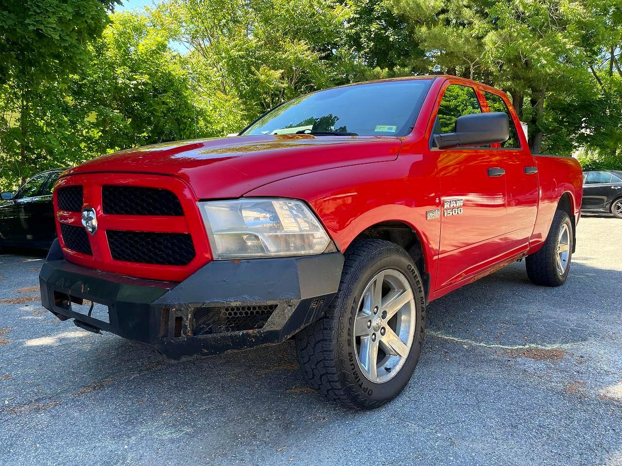 2016 Ram 1500 St Red vin: 1C6RR7FT4GS123183