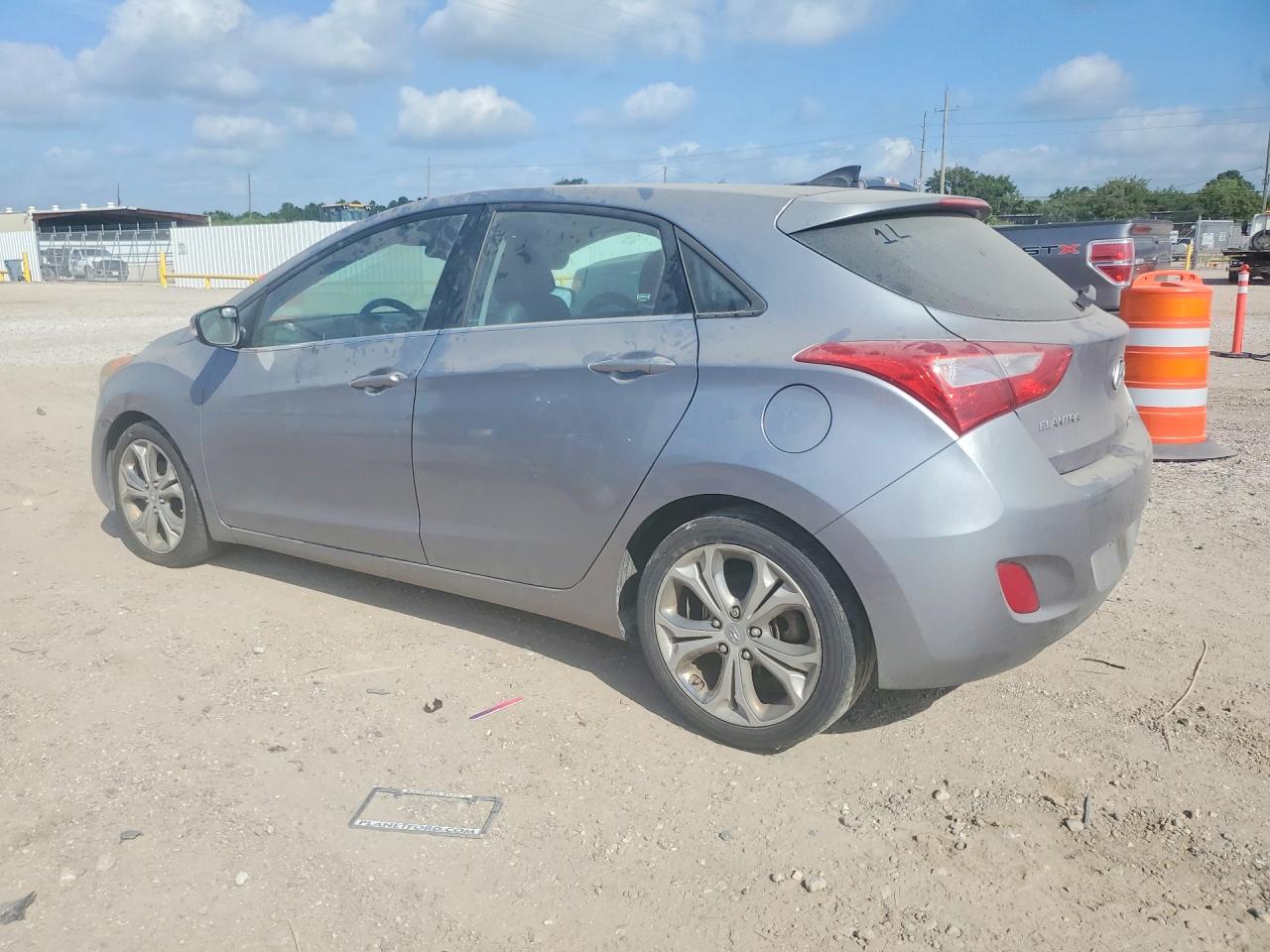 2013 Hyundai Elantra Gt Base Silver vin: KMHD35LEXDU058785