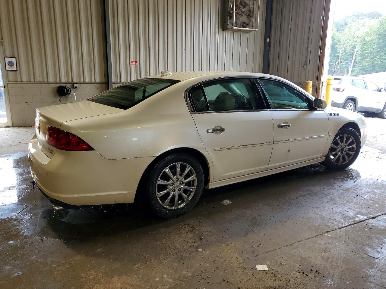 2010 Buick Lucerne Cxl White vin: 1G4HF5E18AU111644