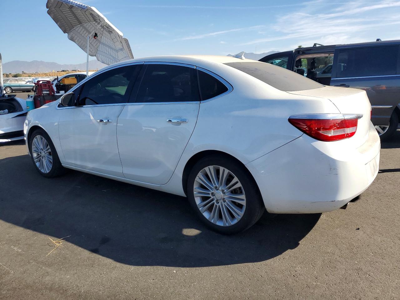 2014 Buick Verano White vin: 1G4PP5SK9E4160203