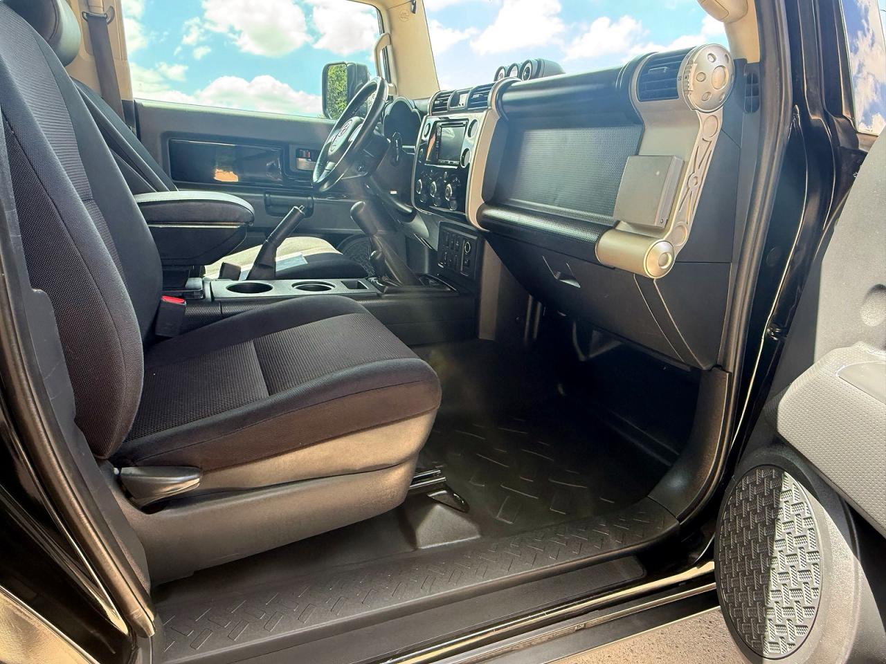 2007 Toyota Fj Cruiser Base Black vin: JTEBU11F770018393