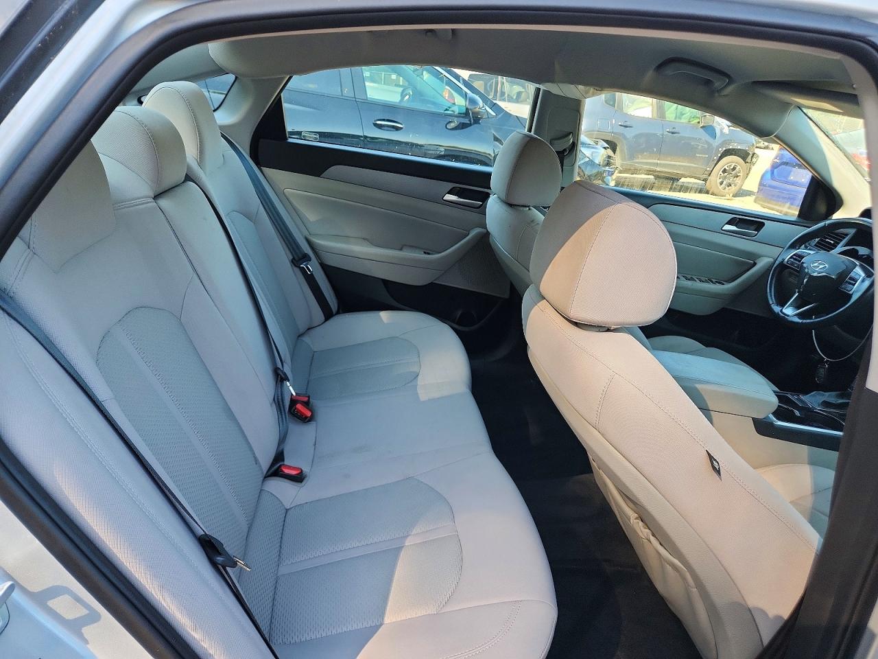 2018 Hyundai Sonata Sel Silver vin: 5NPE34AF2JH618741