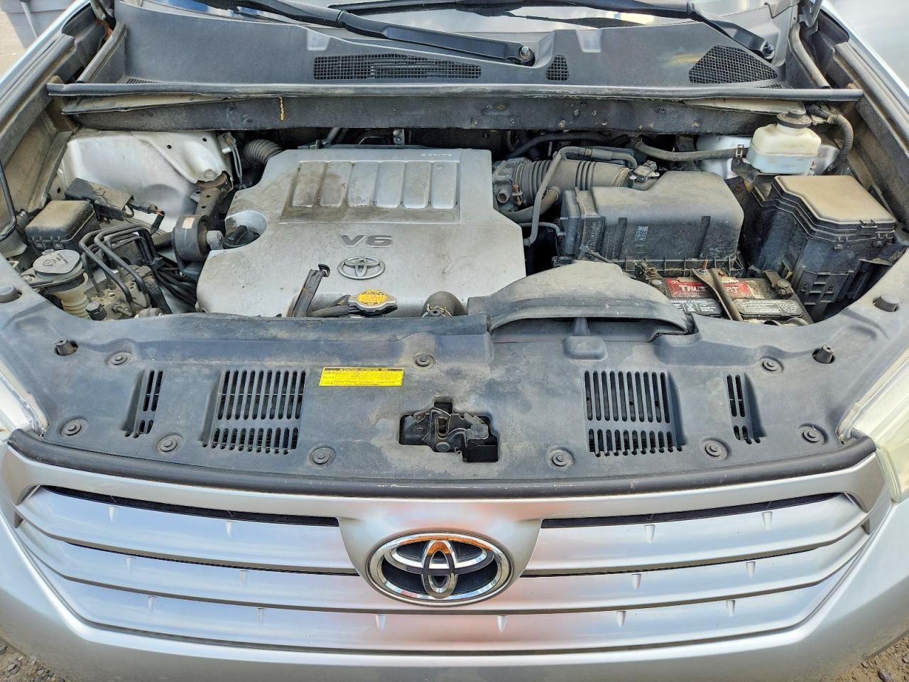 2011 Toyota Highlander Base Silver vin: 5TDBK3EH1BS073204