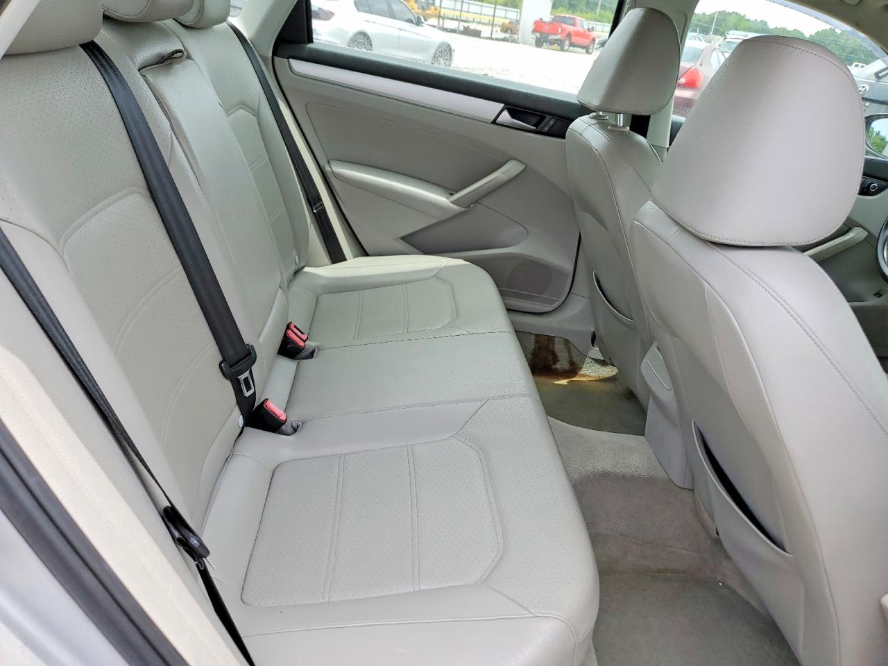 2012 Volkswagen Passat Se Серебряный vin: 1VWBN7A34CC066322