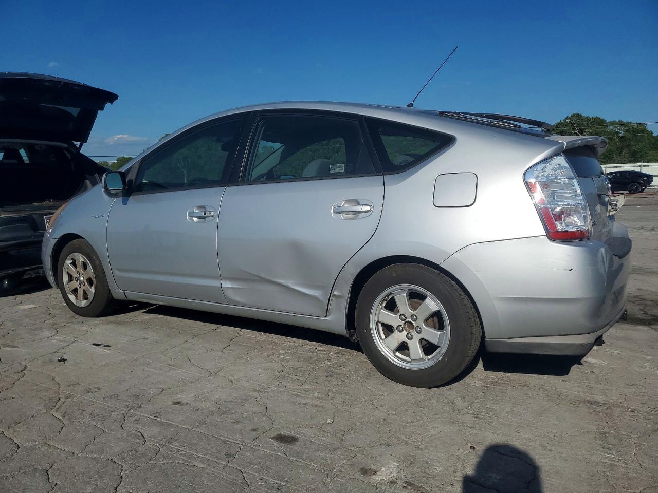 2008 Toyota Prius Base Silver vin: JTDKB20U687761829