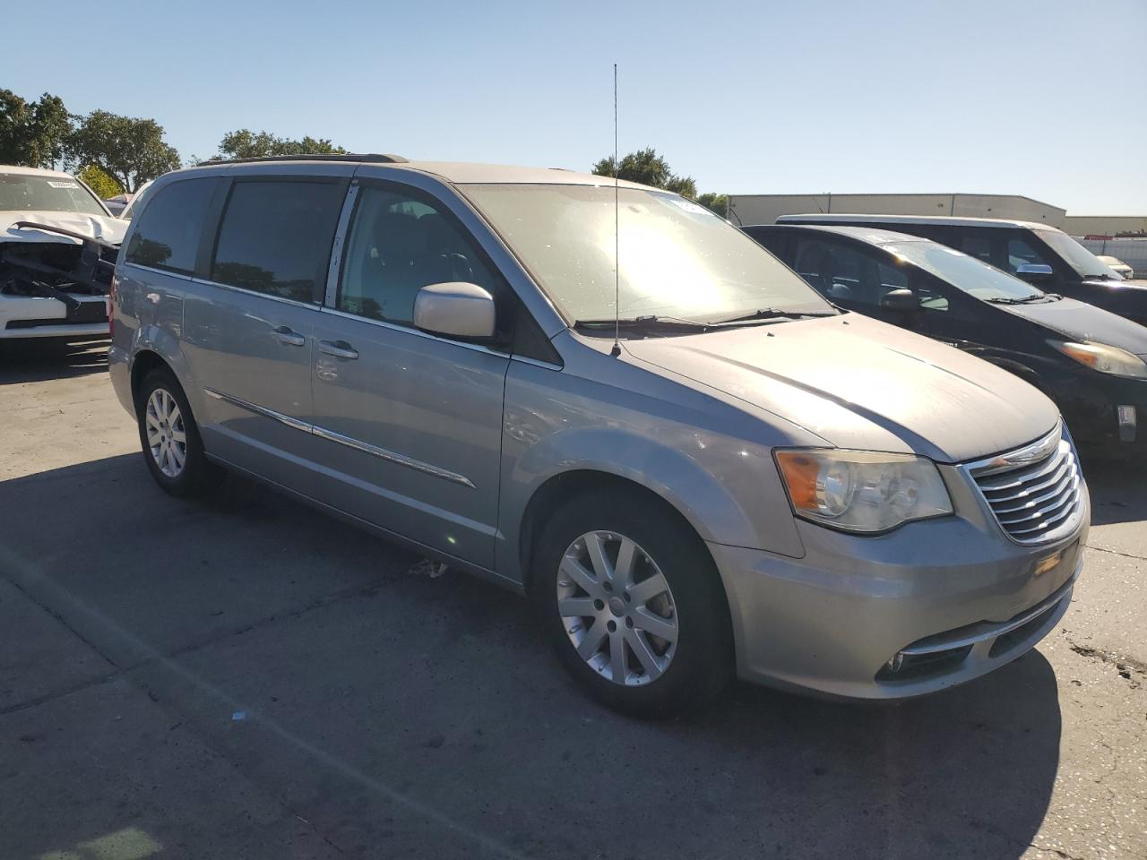 2014 Chrysler Town & Country Touring   Silver vin: 2C4RC1BG7ER293665