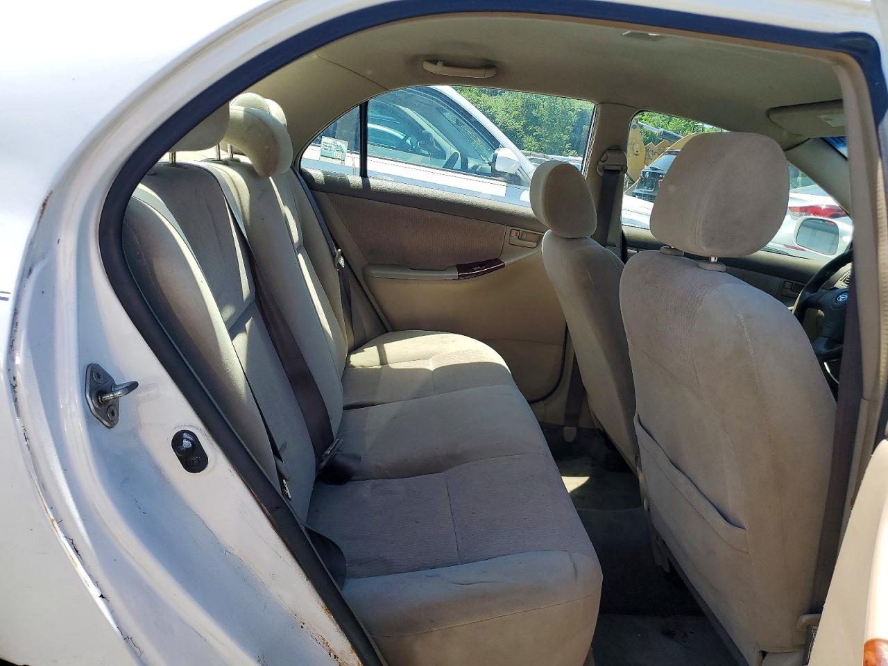 2006 Toyota Corolla Le White vin: JTDBR32E460098757