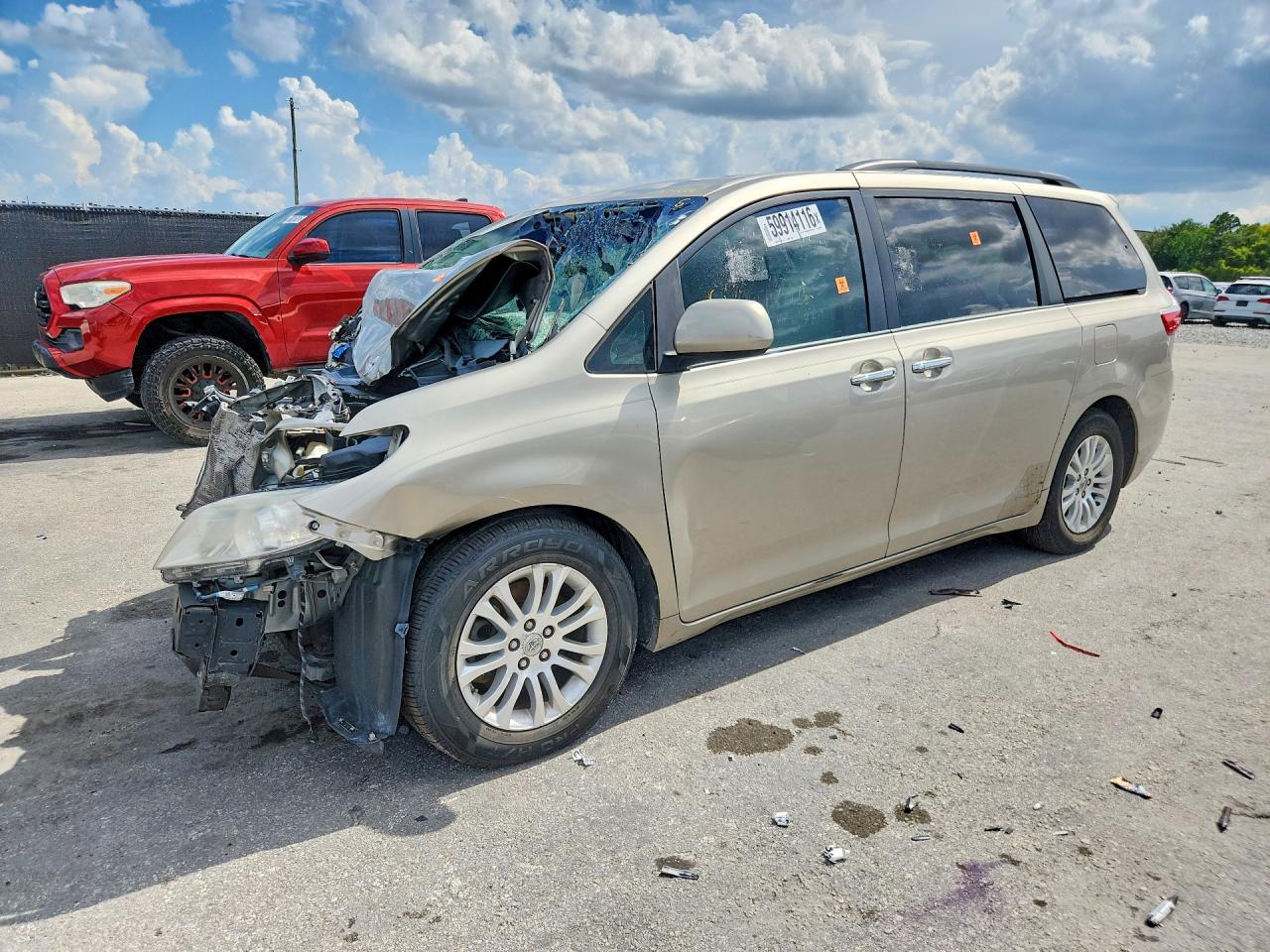 2015 Toyota Sienna Xle 8-passenger Tan vin: 5TDYK3DC9FS662099