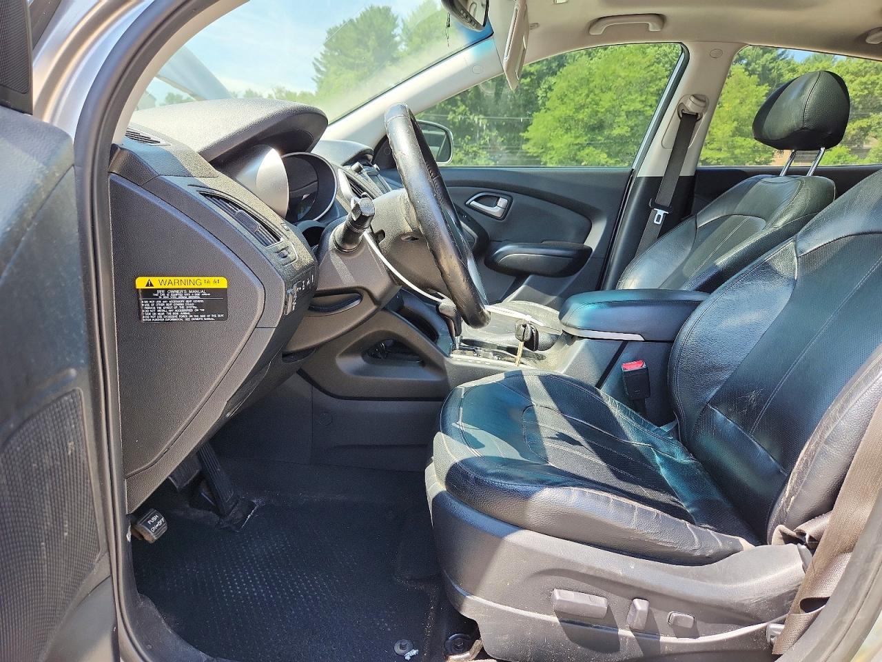 2012 Hyundai Tucson Limited Silver vin: KM8JUCAC0CU382719