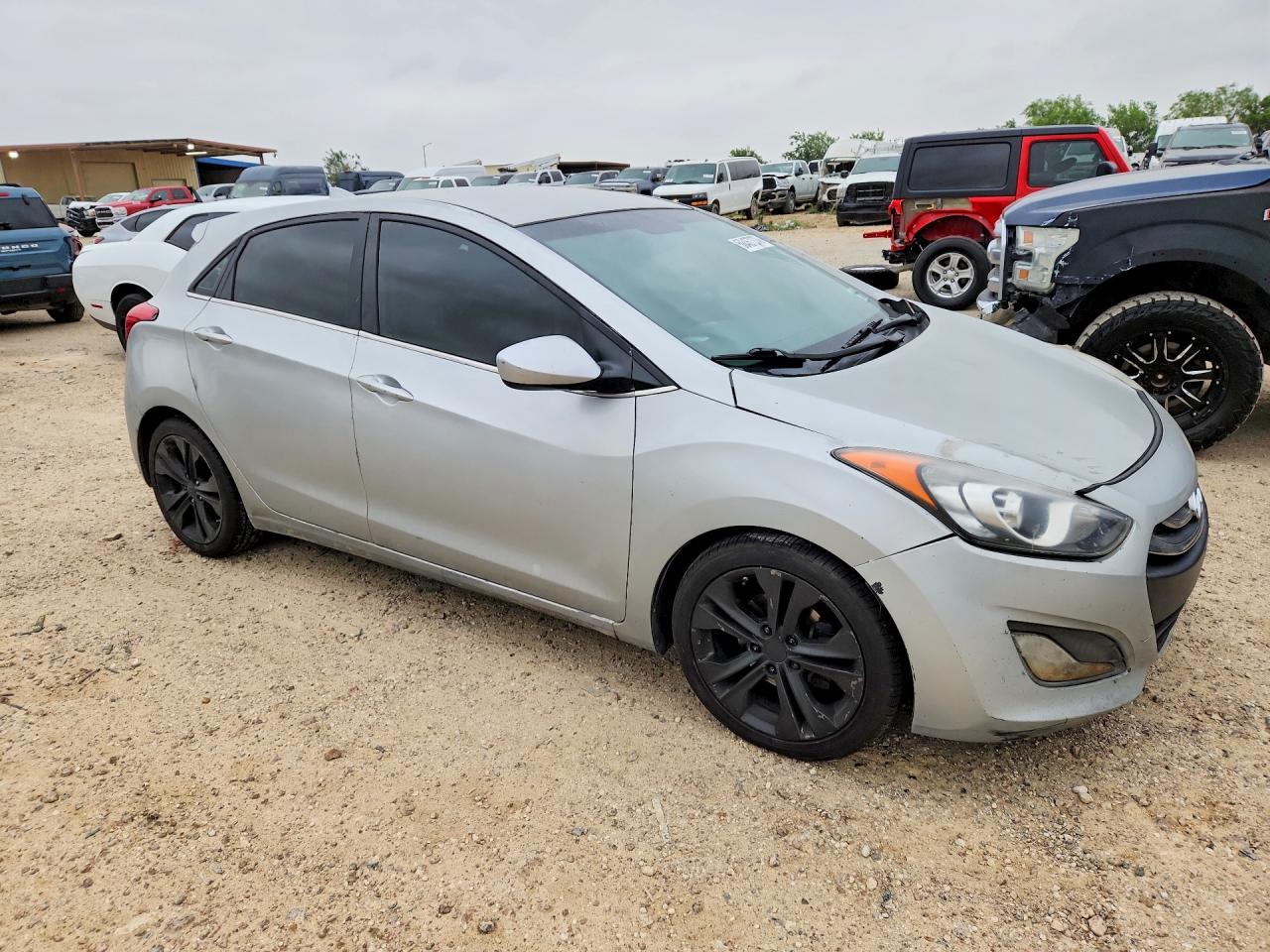 2013 Hyundai Elantra Gt Base Silver vin: KMHD35LE5DU101350