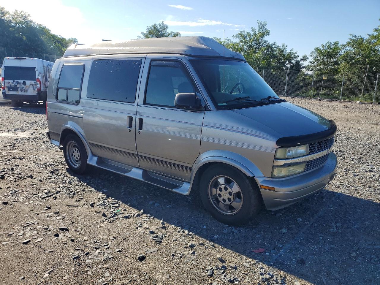 2003 Chevrolet Astro Gold vin: 1GBDM19X23B126790