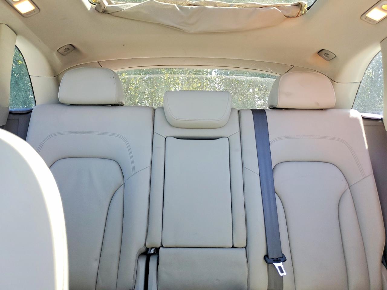 2011 Audi Q5 Premium Blue vin: WA1CFAFP7BA014443