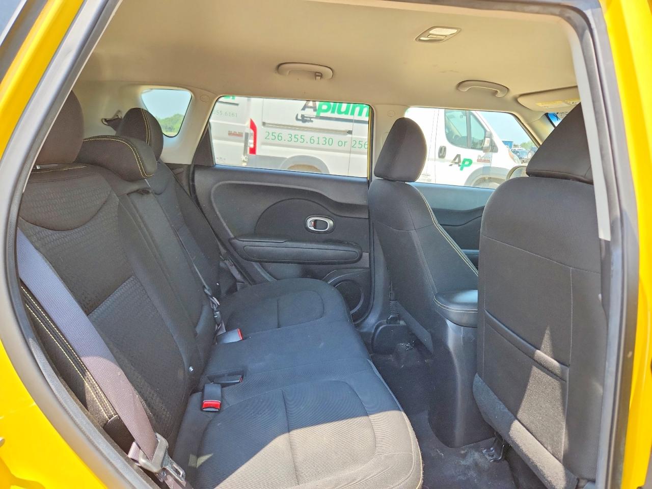 2014 Kia Soul + Yellow vin: KNDJP3A5XE7085679