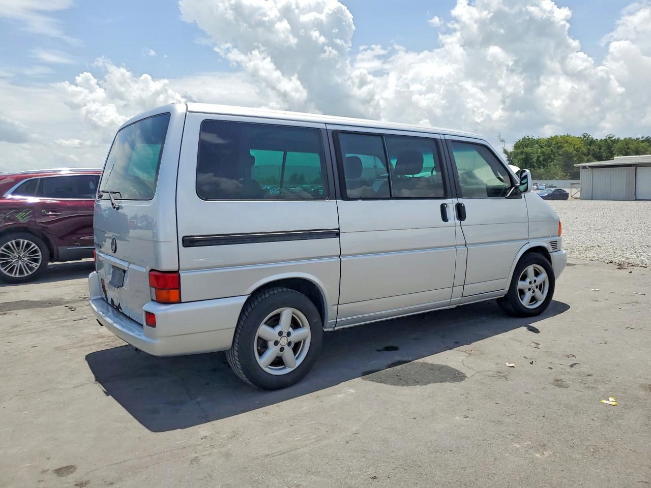 2003 Volkswagen Eurovan Mv Silver vin: WV2MB47033H034157