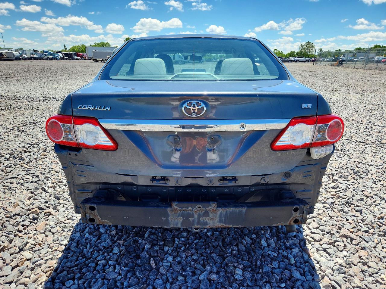 2011 Toyota Corolla Le Gray vin: 2T1BU4EE4BC725408