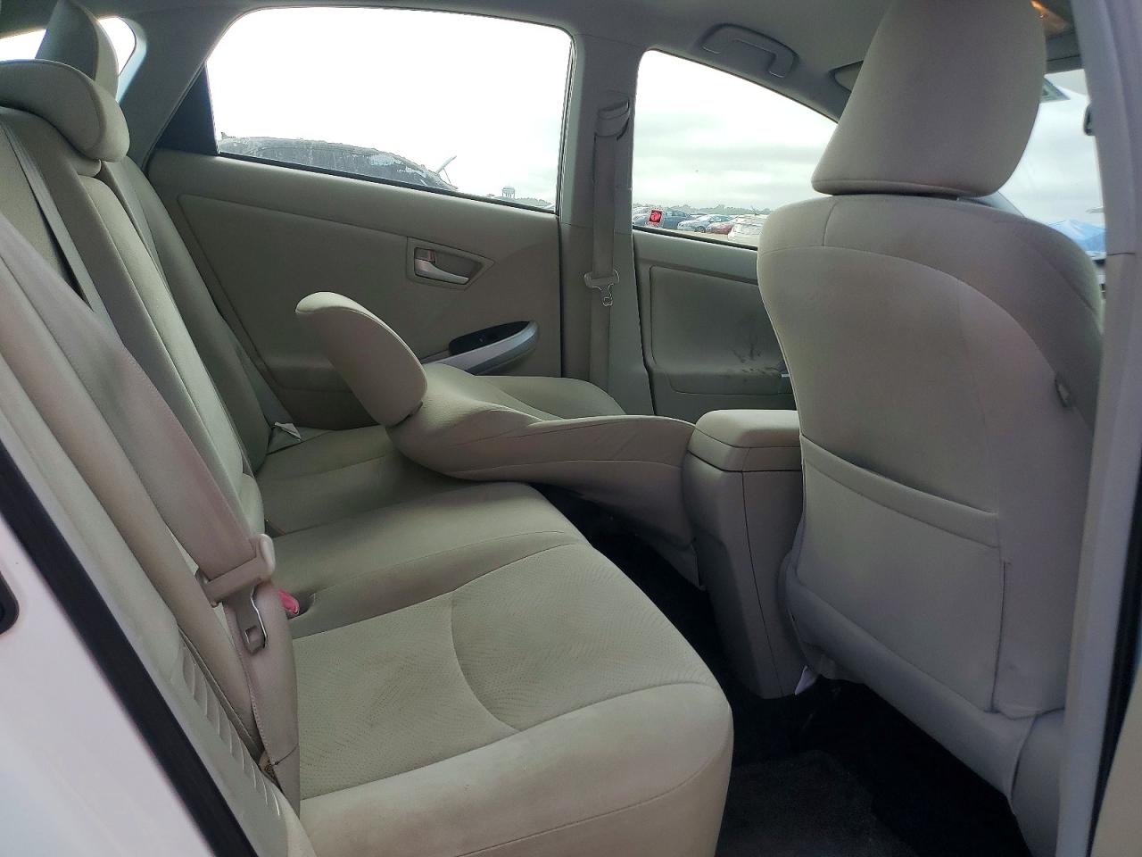 2013 Toyota Prius Two White vin: JTDKN3DU6D5627481
