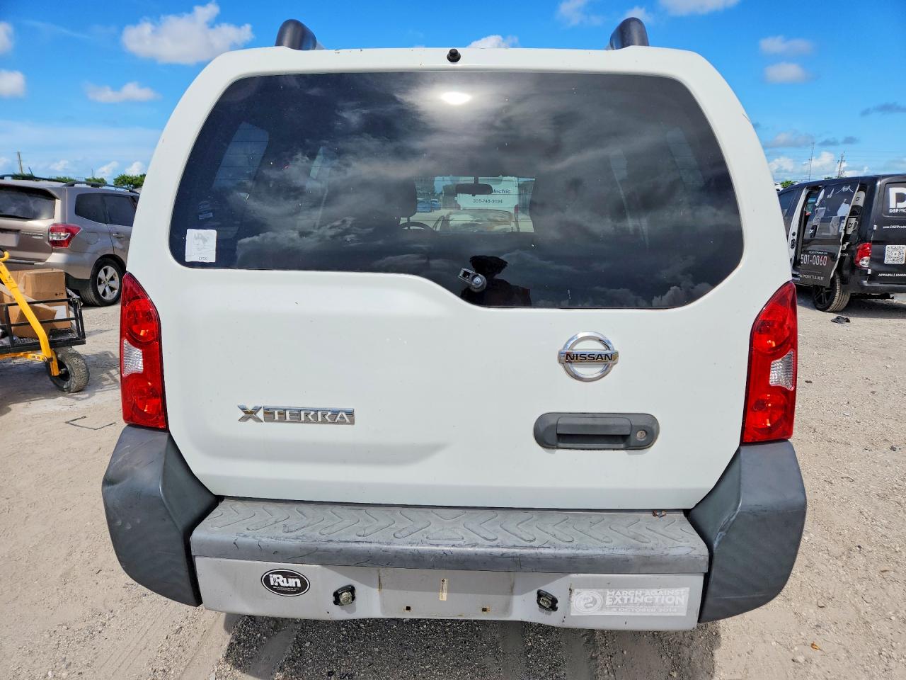 2013 Nissan Xterra X White vin: 5N1AN0NU0DN825638