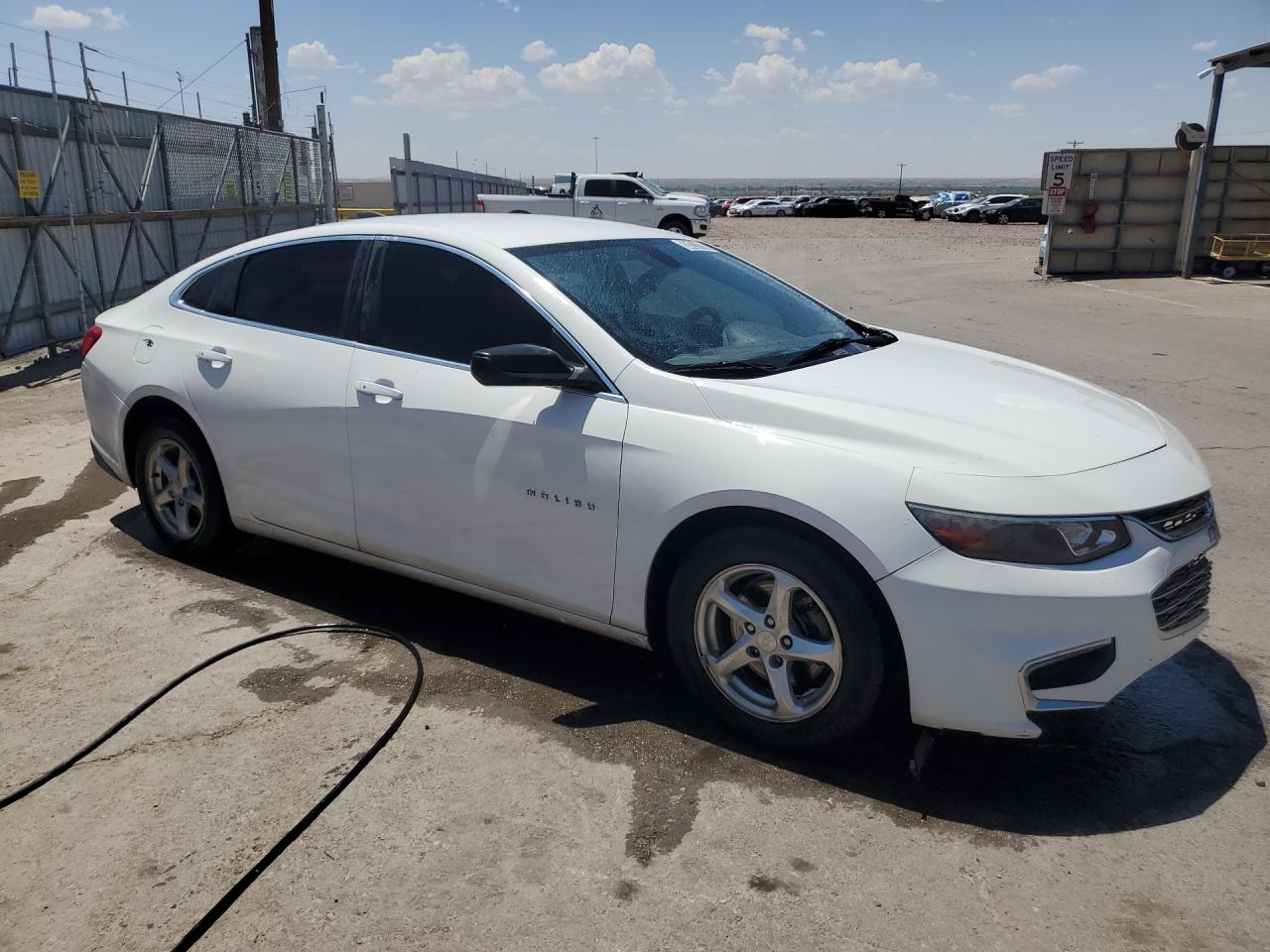 2018 Chevrolet Malibu Ls Белый vin: 1G1ZB5ST6JF104621 Damage: Right Front Tire, Worn, Replacement Required