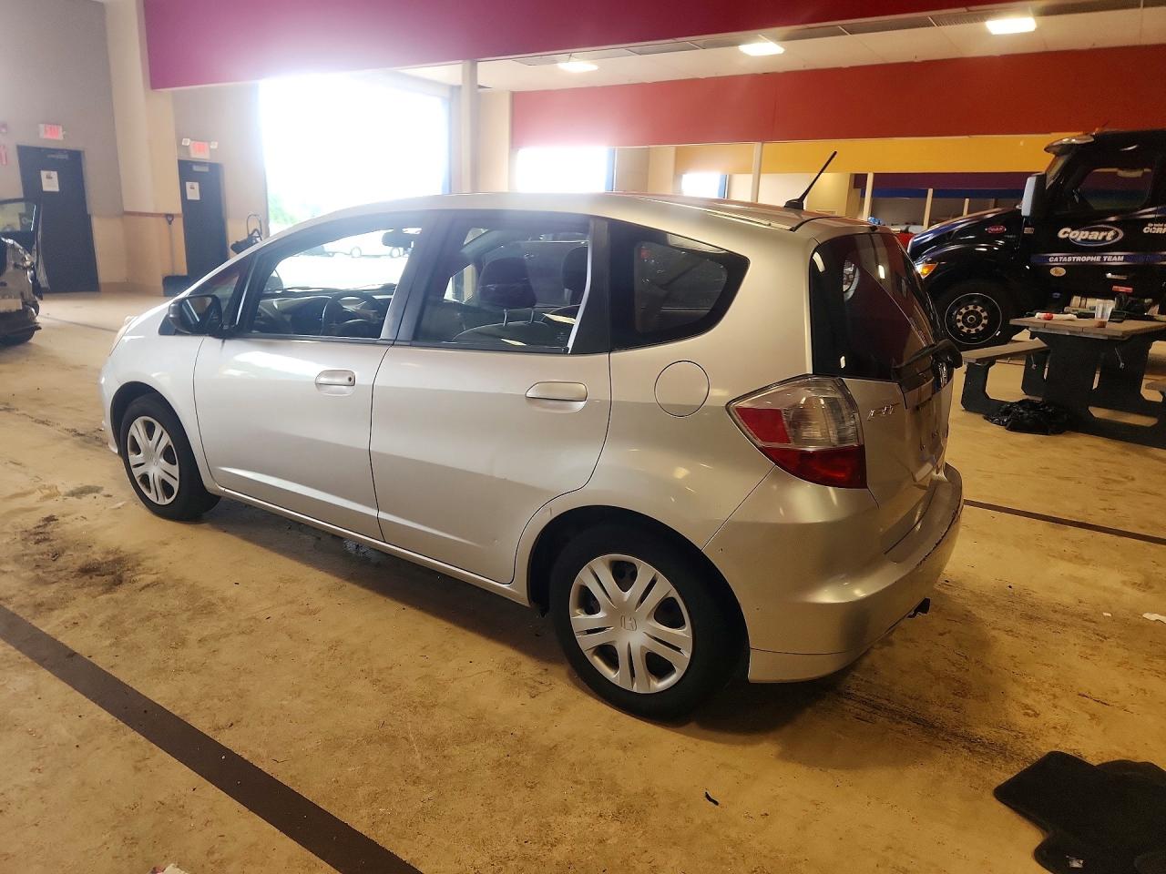 2011 Honda Fit Silver vin: JHMGE8H33BC008512