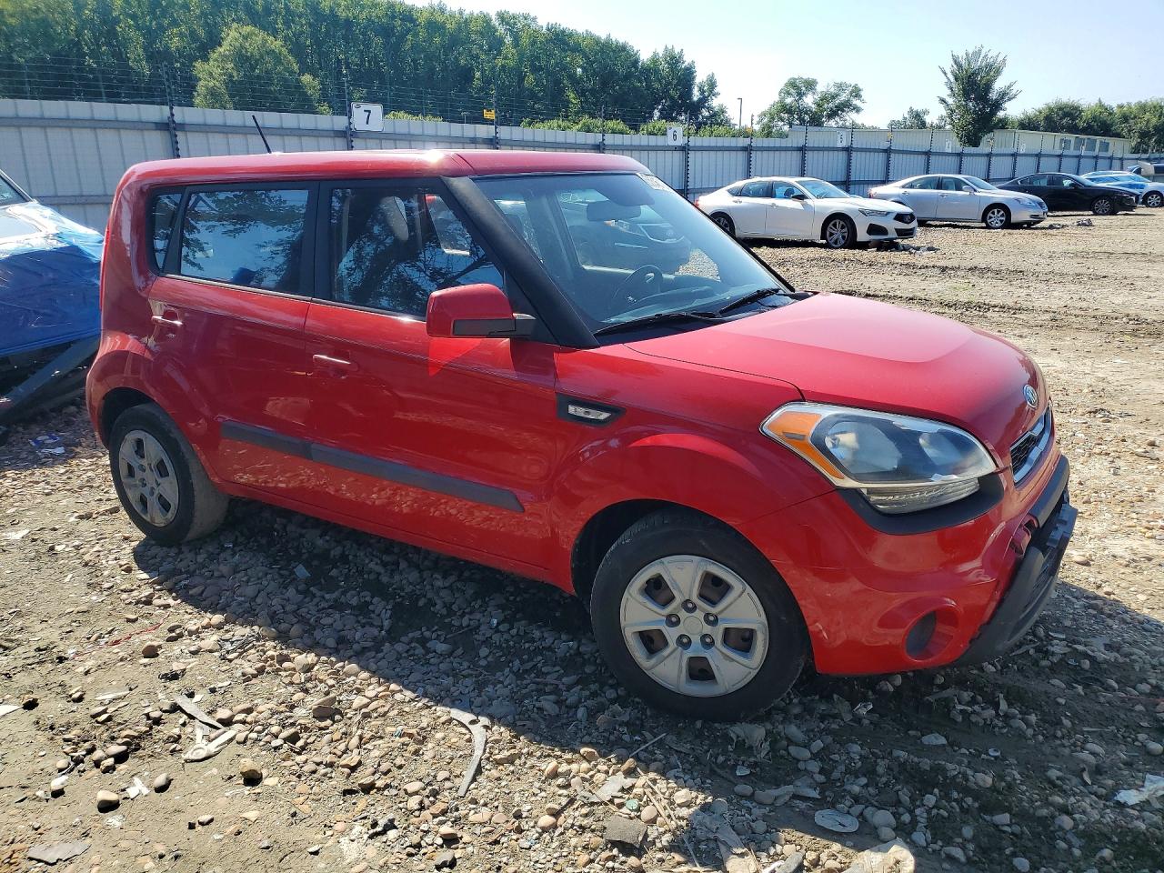 2013 Kia Soul Base Red vin: KNDJT2A51D7574265