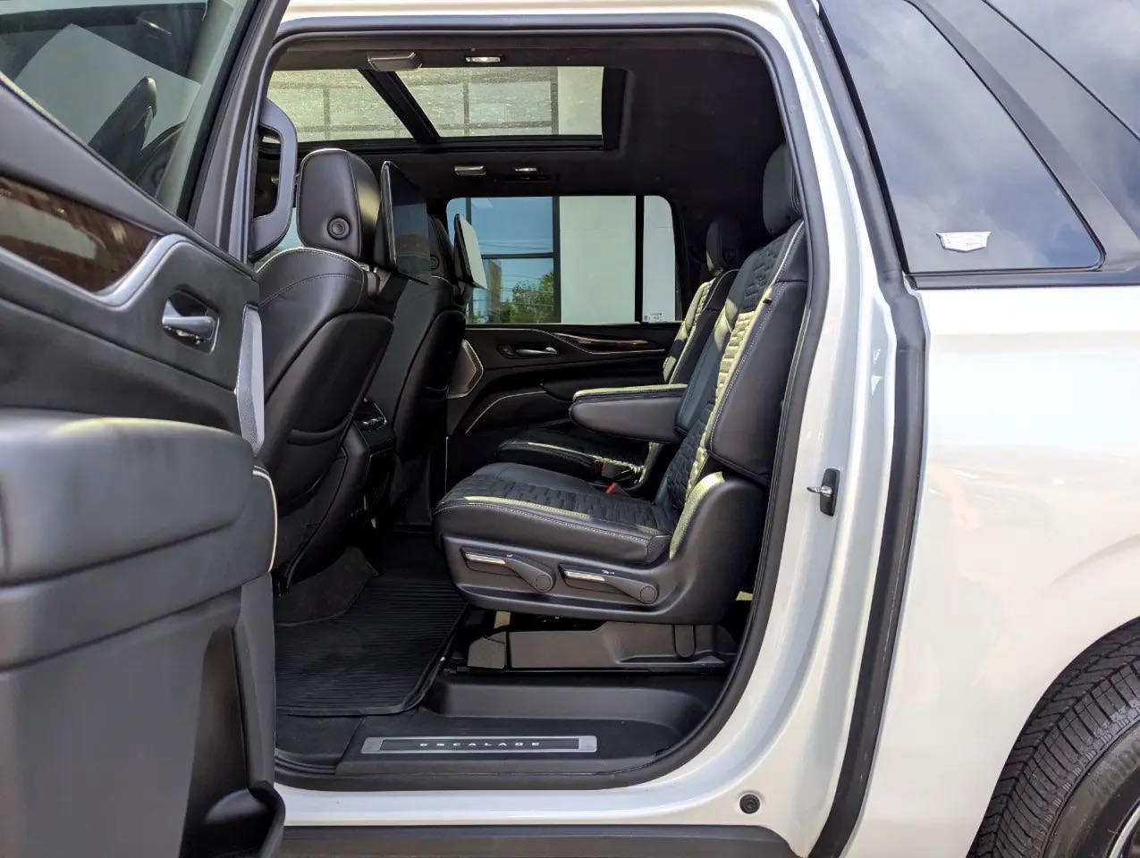 2022 Cadillac Escalade Esv Sport Platinum White vin: 1GYS4RKL0NR276XXX