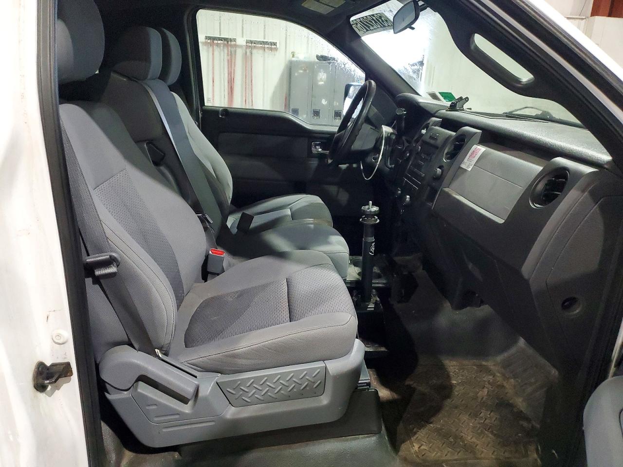 2013 Ford F150 White vin: 1FTMF1EM1DFA39846