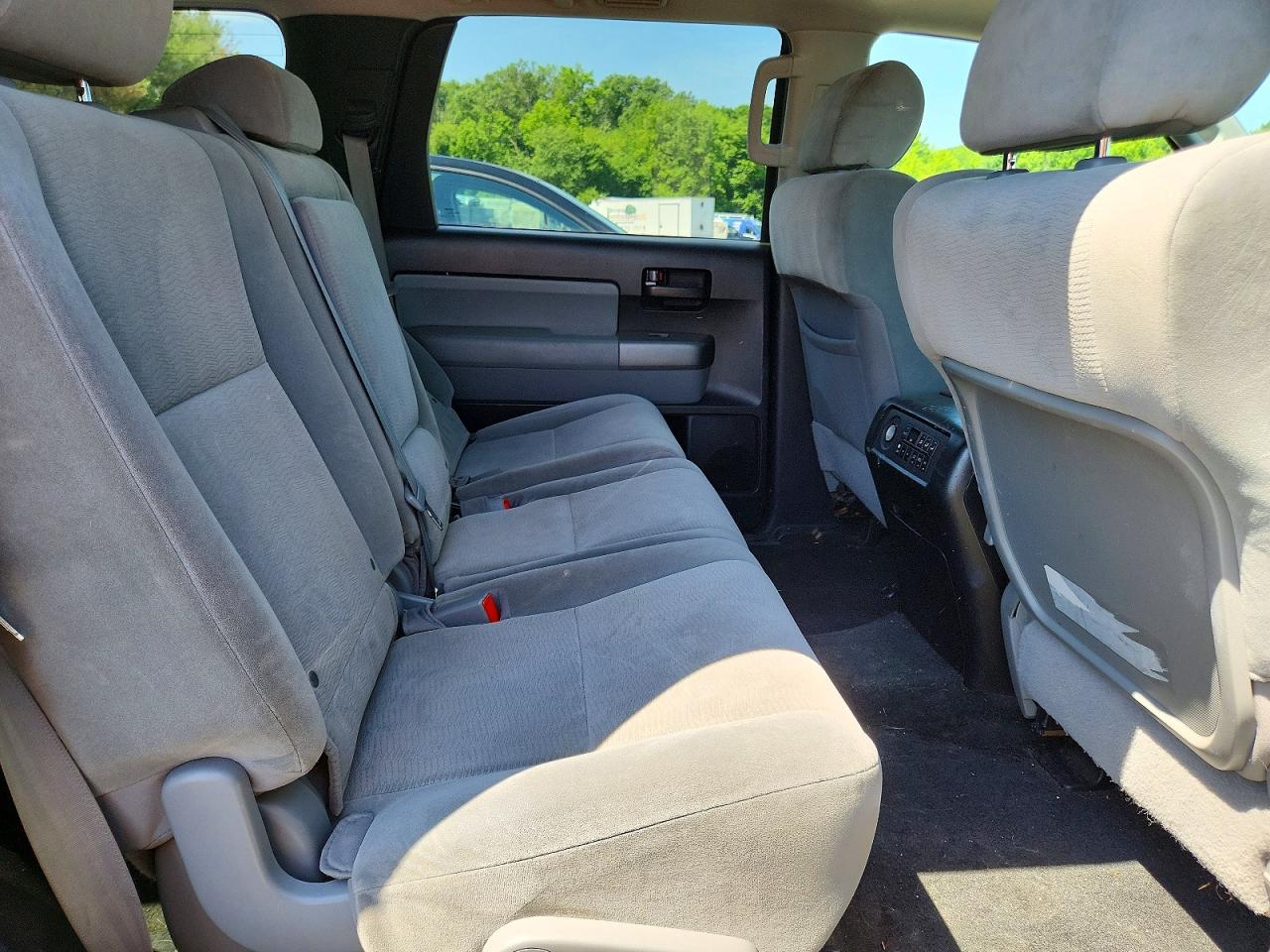 2013 Toyota Sequoia Sr5 Gray vin: 5TDBY5G15DS082730