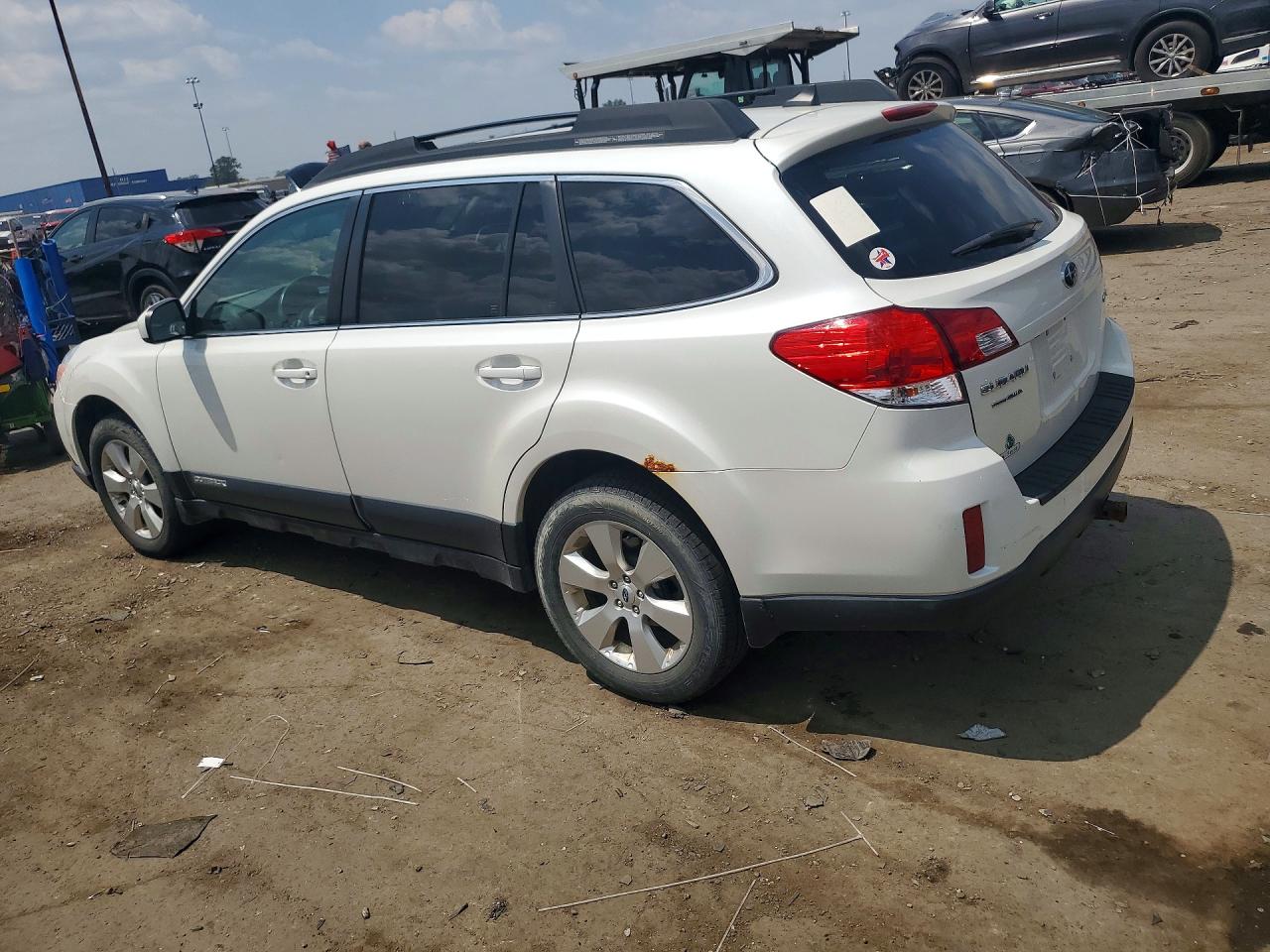 2012 Subaru Outback 2.5i Limited White vin: 4S4BRCKC5C3285977