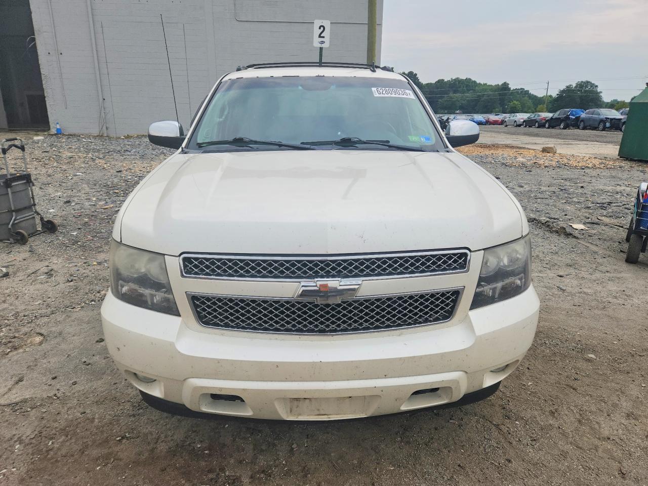 2011 Chevrolet Avalanche Ltz White vin: 3GNTKGE34BG318714