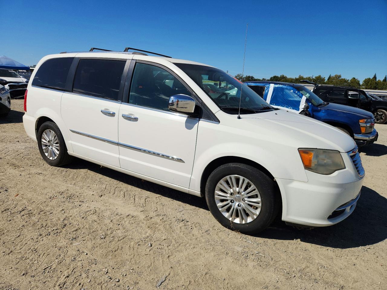 2012 Chrysler Town & Country Limited White vin: 2C4RC1GG2CR339926